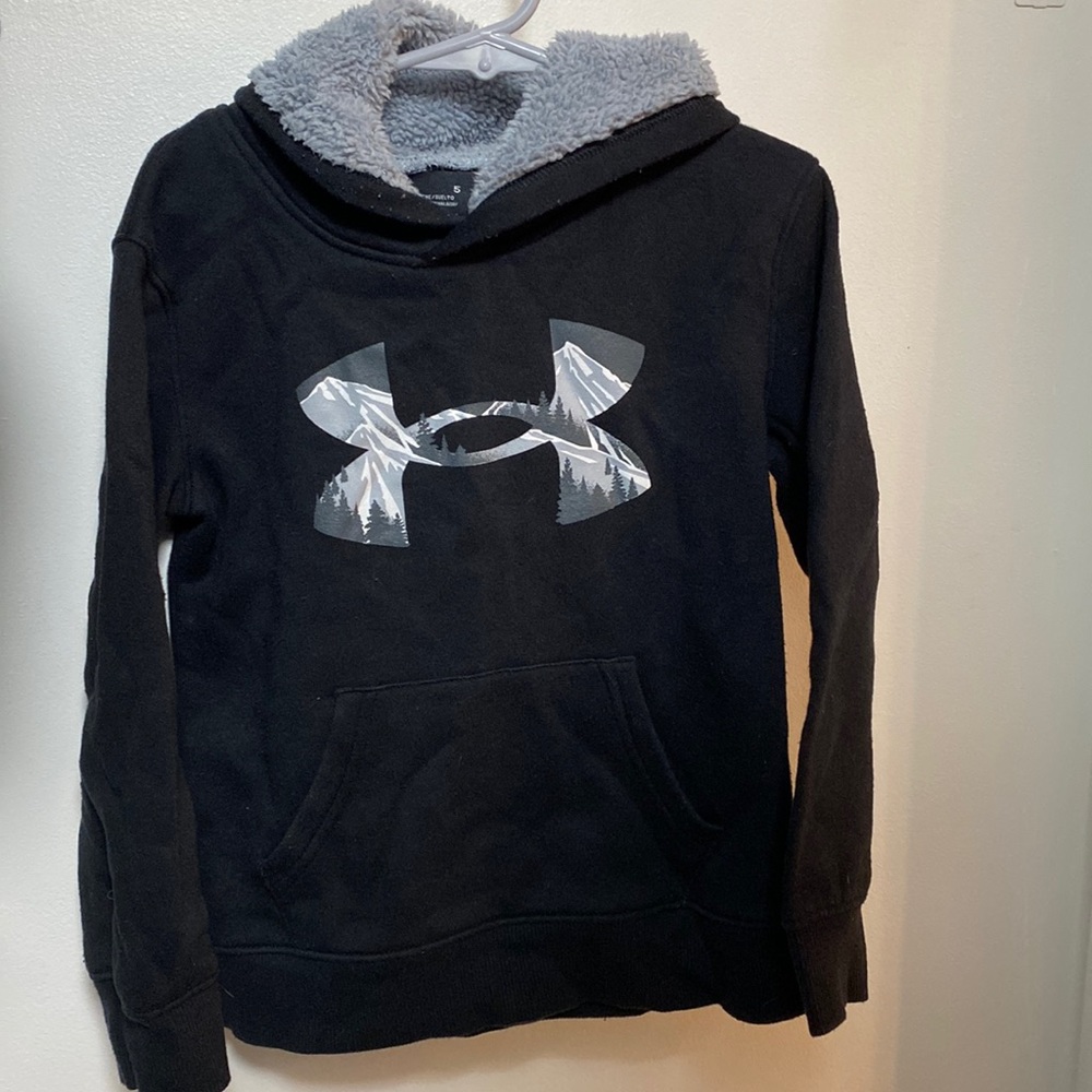 Boys Under Armour Hoodie with Fleece Lined Hood Size 5